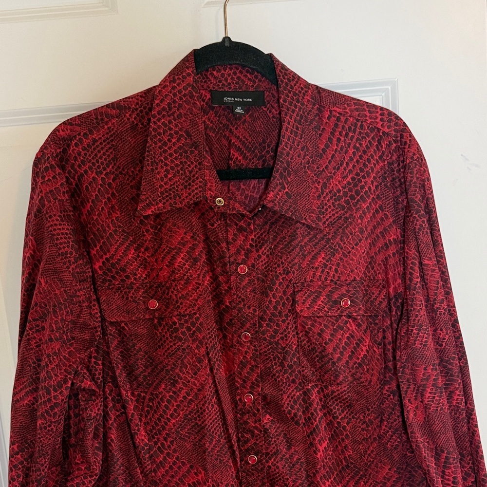 Jones New York Ruby Red Snake Print Button-Up Shirt Red Snap Buttons Size 3X - Picture 2 of 7